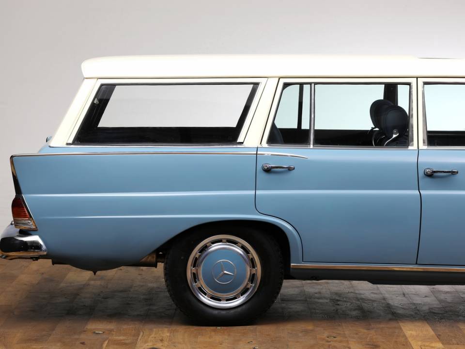 Bild 35/35 von Mercedes-Benz 230 S Universal (1968)