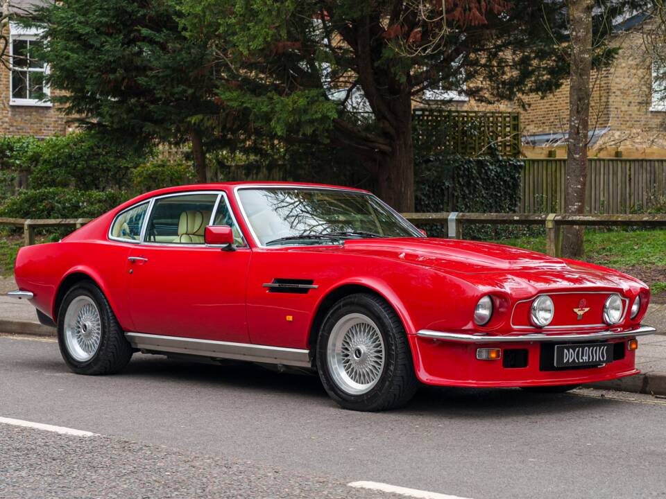 Image 2/25 of Aston Martin V8 Vantage X-Pack (1987)