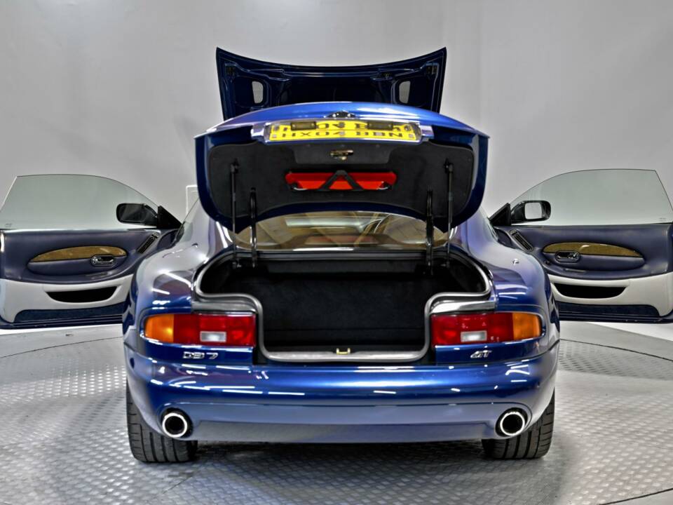 Image 41/50 of Aston Martin DB 7 GT (2004)
