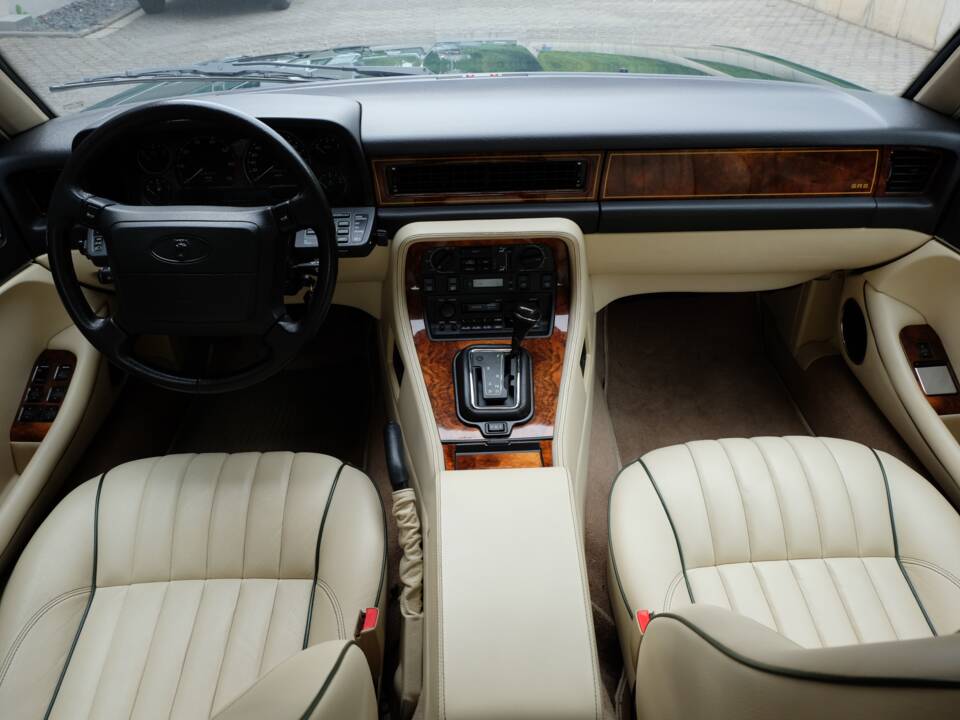 Image 20/77 de Jaguar XJ 40 (XJ-R) (1993)