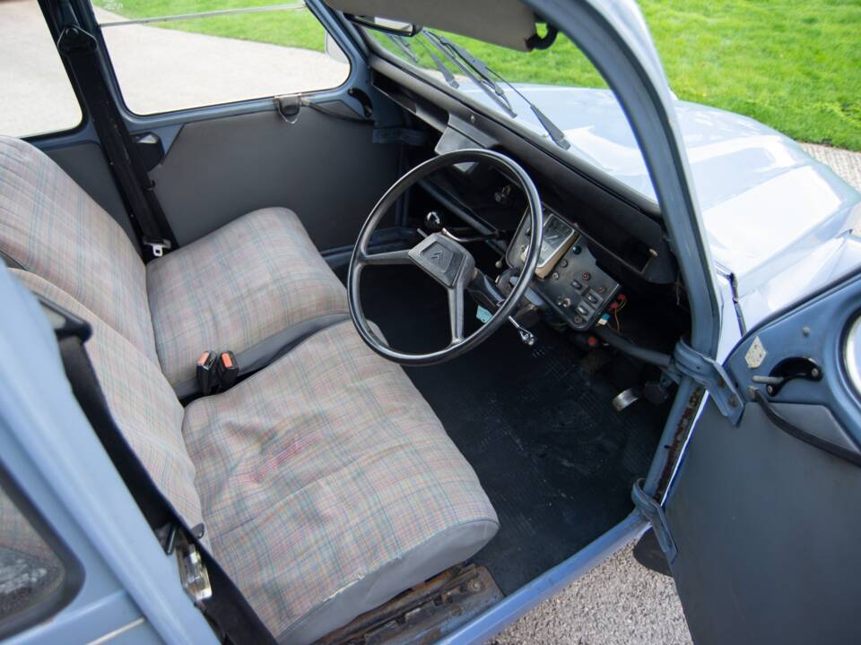 Image 10/38 de Citroën 2 CV 6 (1988)