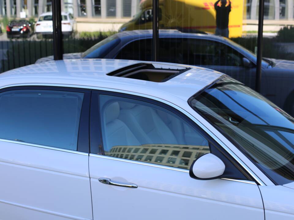 Imagen 23/77 de Jaguar XJ 8 4.2 (2005)