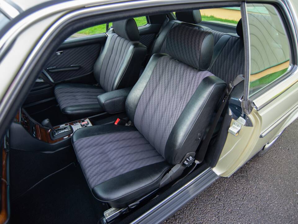 Image 12/30 de Mercedes-Benz 280 CE (1980)