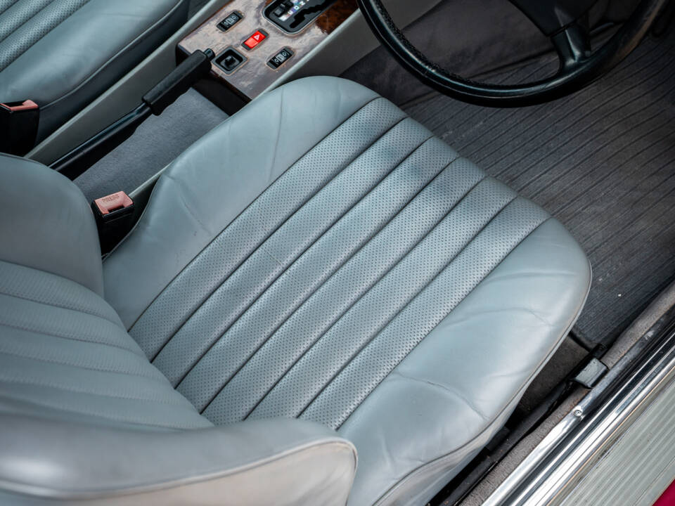 Immagine 22/36 di Mercedes-Benz 300 SL (1989)