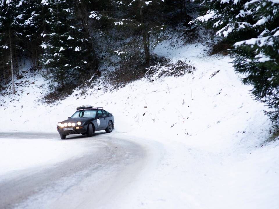 Image 3/44 of Porsche 924 S (1986)