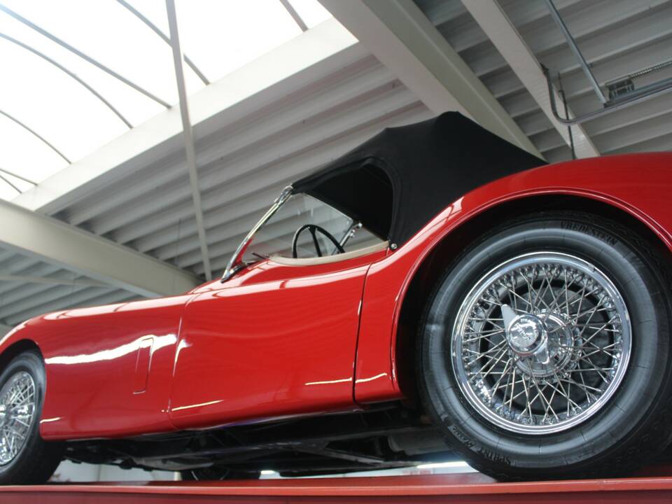 Image 10/50 of Jaguar XK 120 SE OTS (1954)