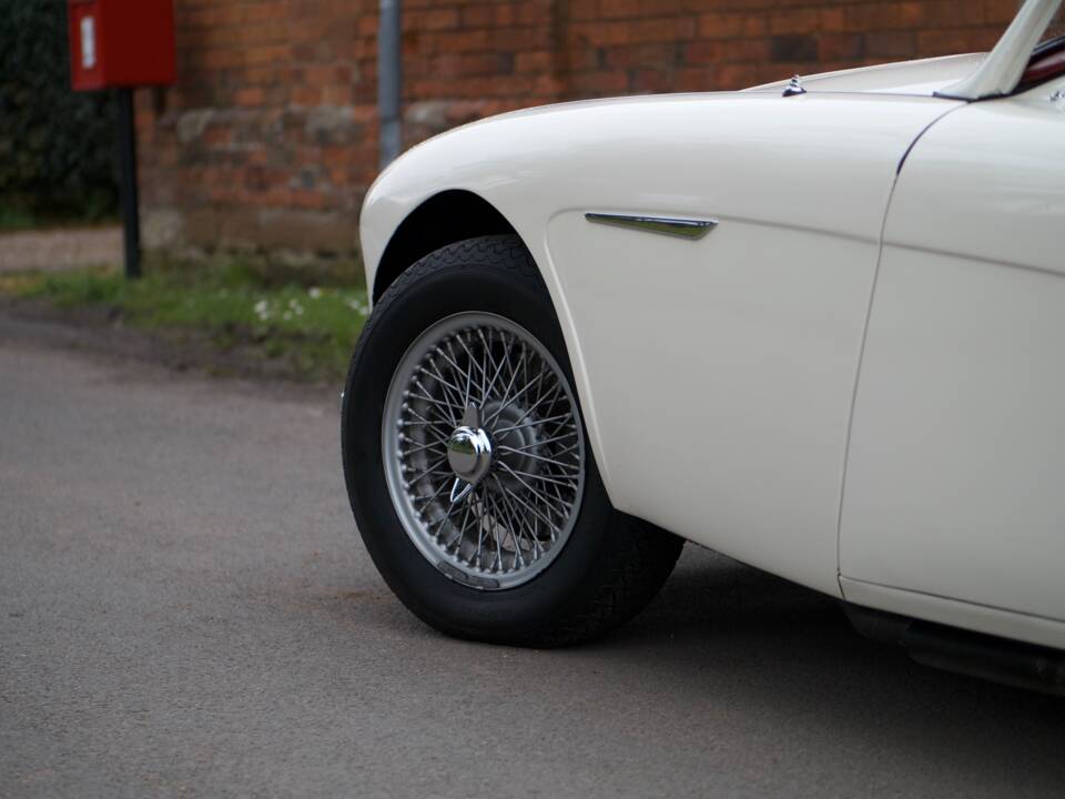 Image 19/27 of Austin-Healey 3000 Mk II (BT7) (1961)