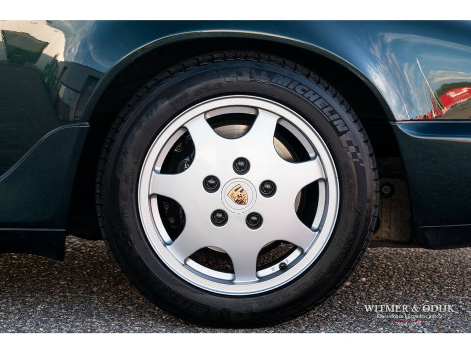 Image 21/42 of Porsche 911 Carrera 4 (1990)
