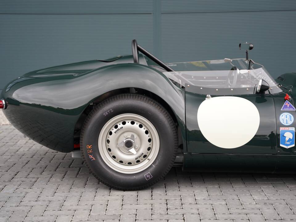 Image 33/50 of Lister Knobbly (1959)