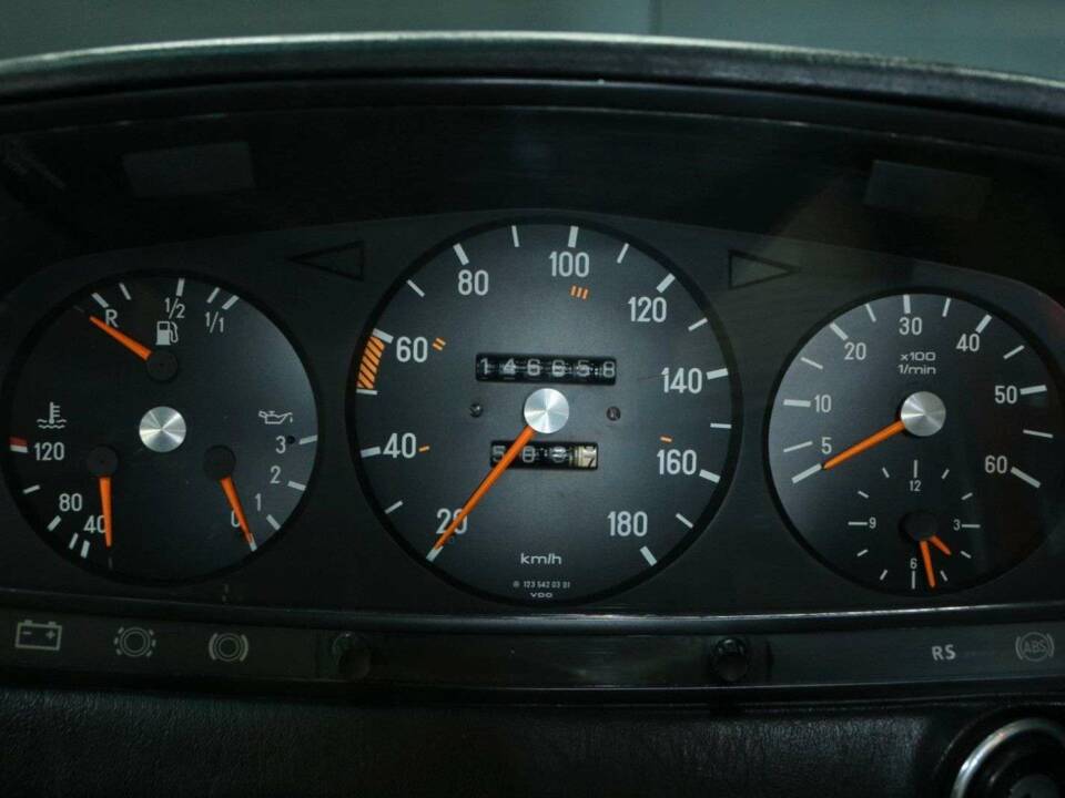 Bild 16/50 von Mercedes-Benz 300 D (1981)