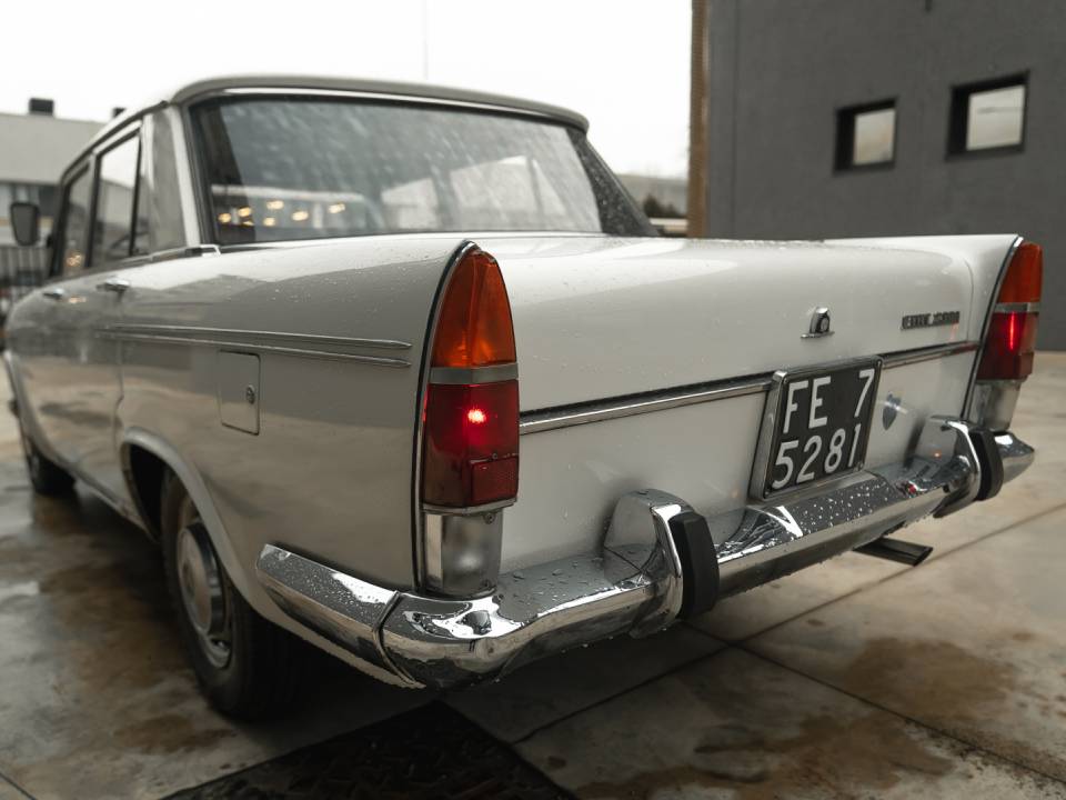 Image 7/50 de FIAT 2300 (1964)