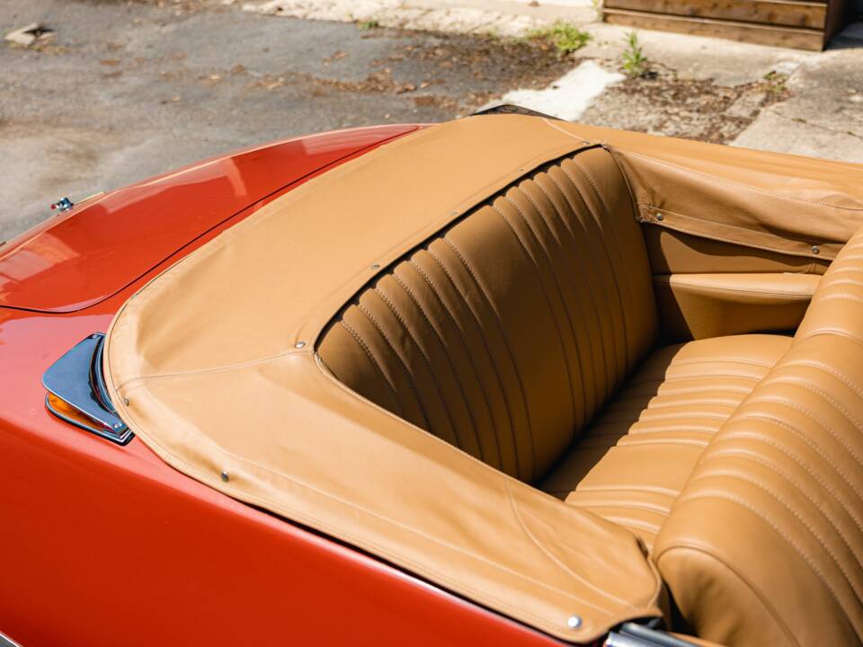 Image 41/56 of Citroën DS 21 Chapron (1967)
