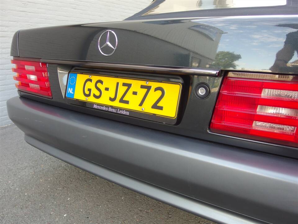 Image 25/96 of Mercedes-Benz 300 SL (1992)