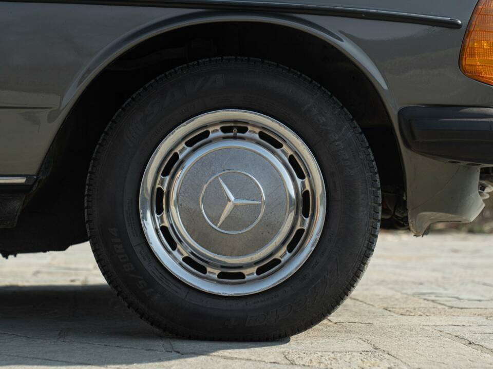 Afbeelding 13/50 van Mercedes-Benz 240 D (1980)