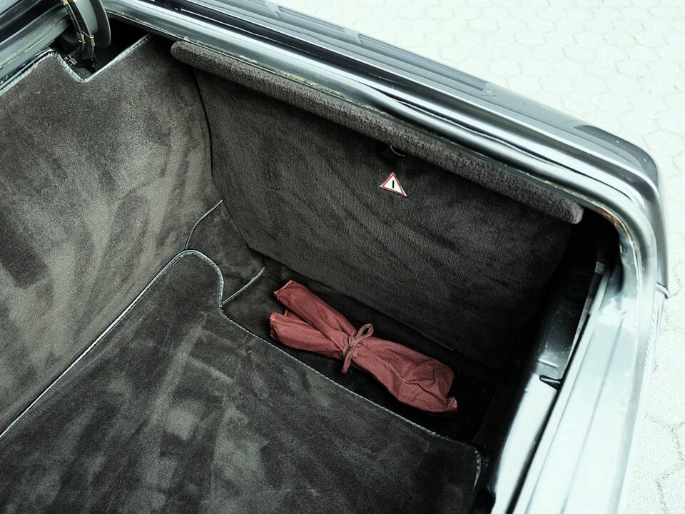 Immagine 37/43 di Mercedes-Benz 300 SL (1987)