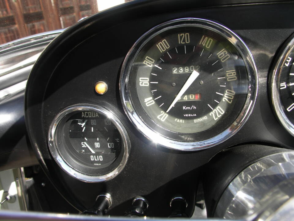 Image 21/40 of Alfa Romeo 2000 Spider (1959)