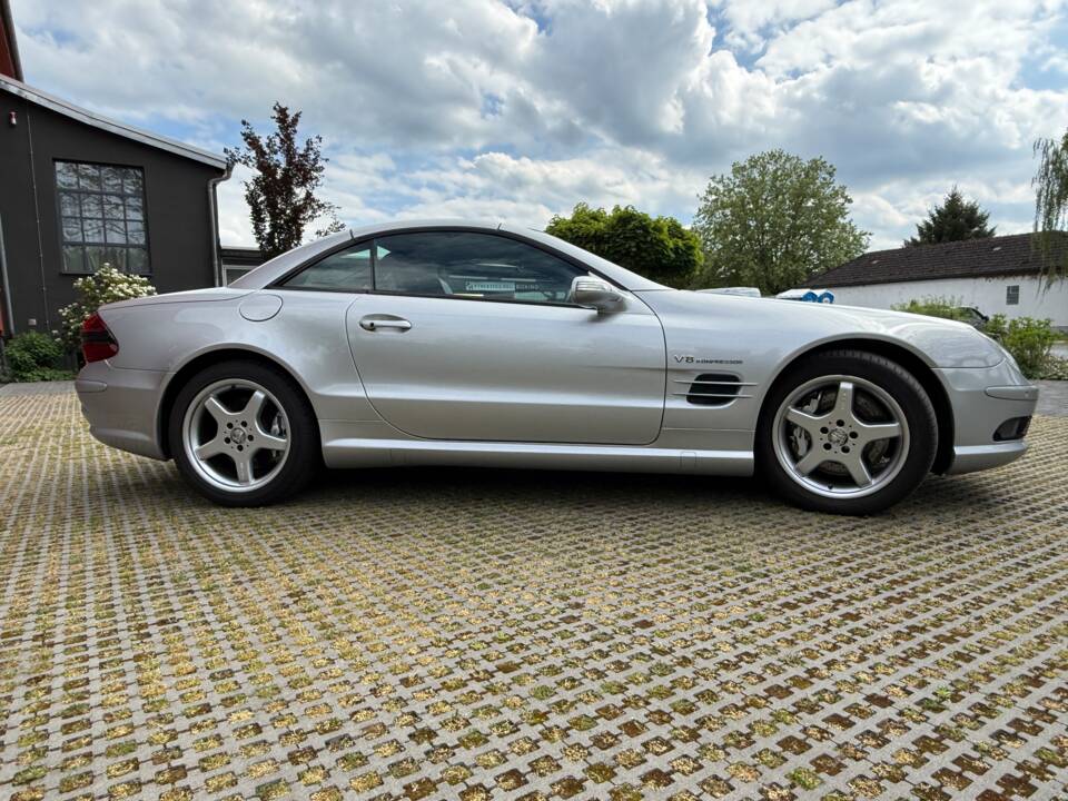 Image 13/29 of Mercedes-Benz SL 55 AMG (2004)
