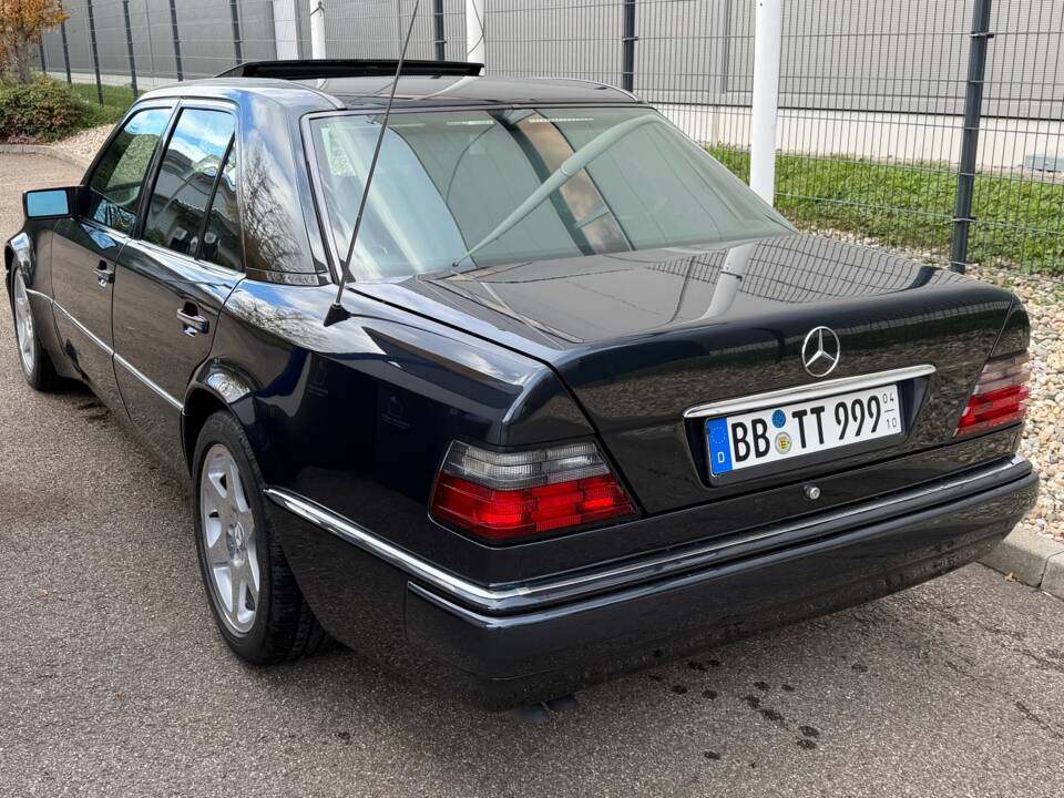 Bild 4/15 von Mercedes-Benz E 500 (1995)