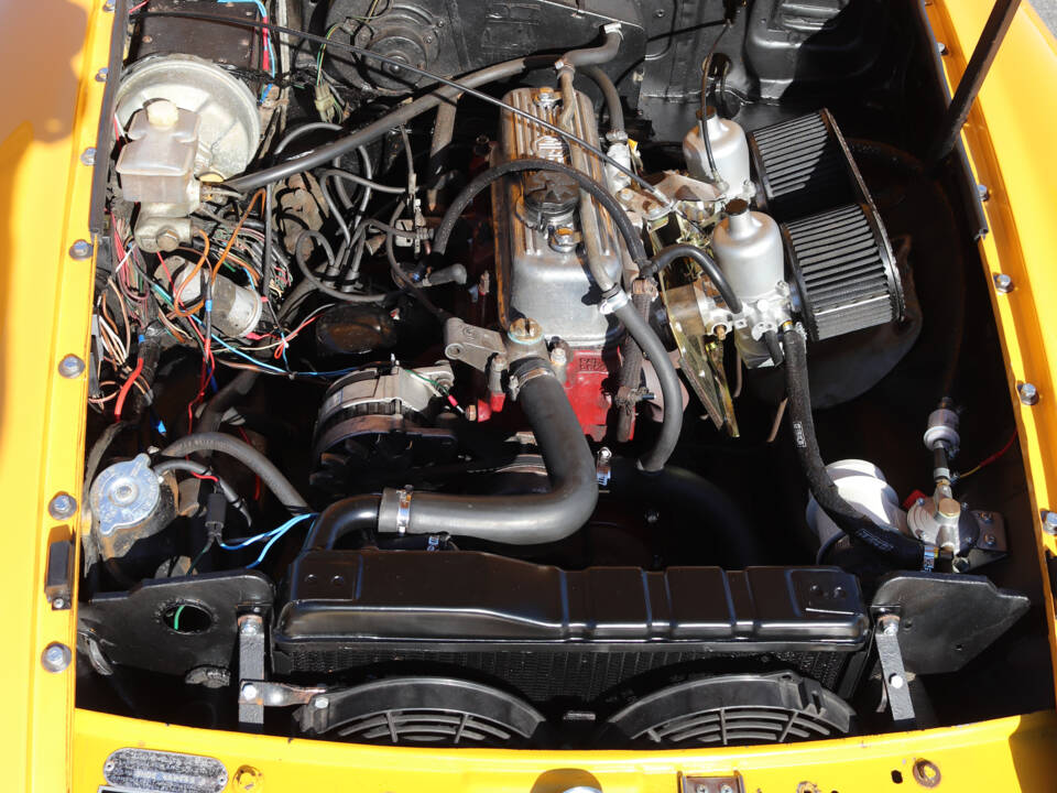 Image 17/19 of MG MGB GT (1978)