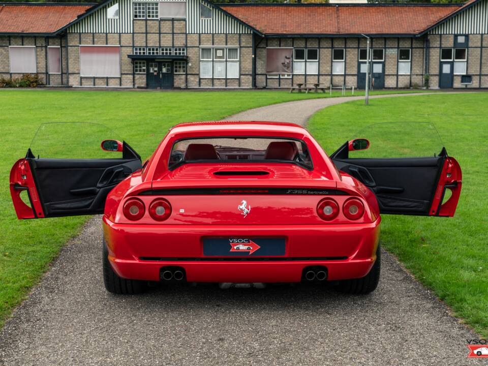 Bild 40/53 von Ferrari F 355 Berlinetta (1996)