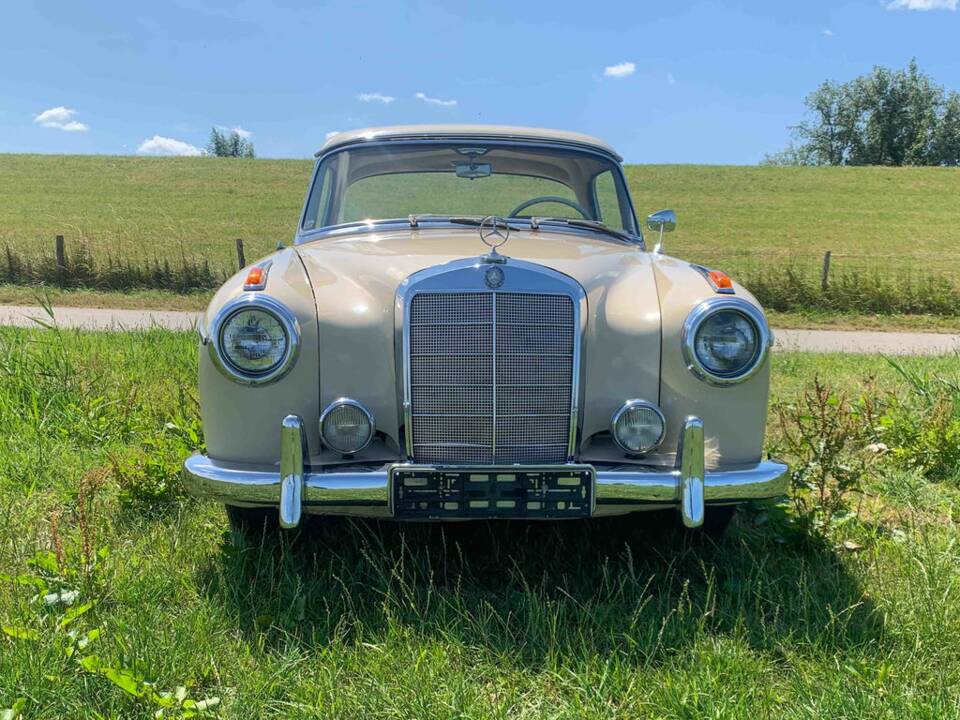 Immagine 6/8 di Mercedes-Benz 220 SE (1960)