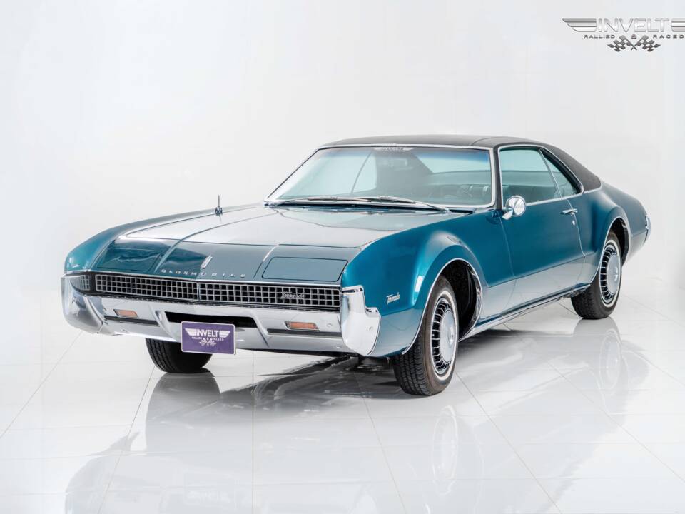 Image 1/16 of Oldsmobile Toronado (1967)