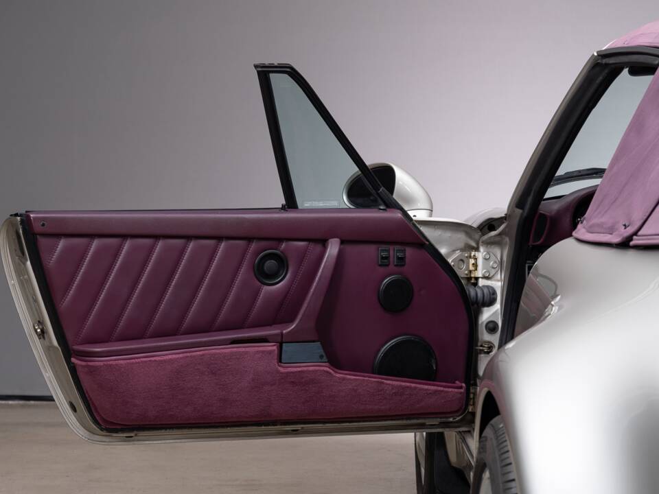 Image 25/41 de Porsche 911 Carrera 2 (1992)