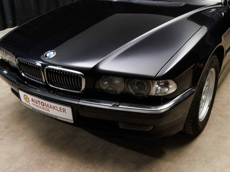 Image 2/41 of BMW 750i (2000)