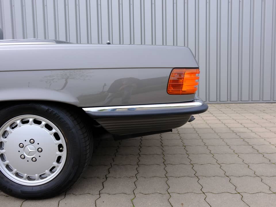 Image 56/96 of Mercedes-Benz 560 SL (1987)