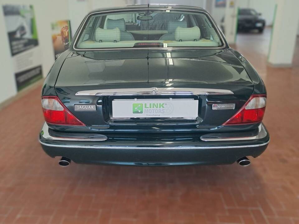 Bild 4/50 von Jaguar XJ 8 Executive (1998)