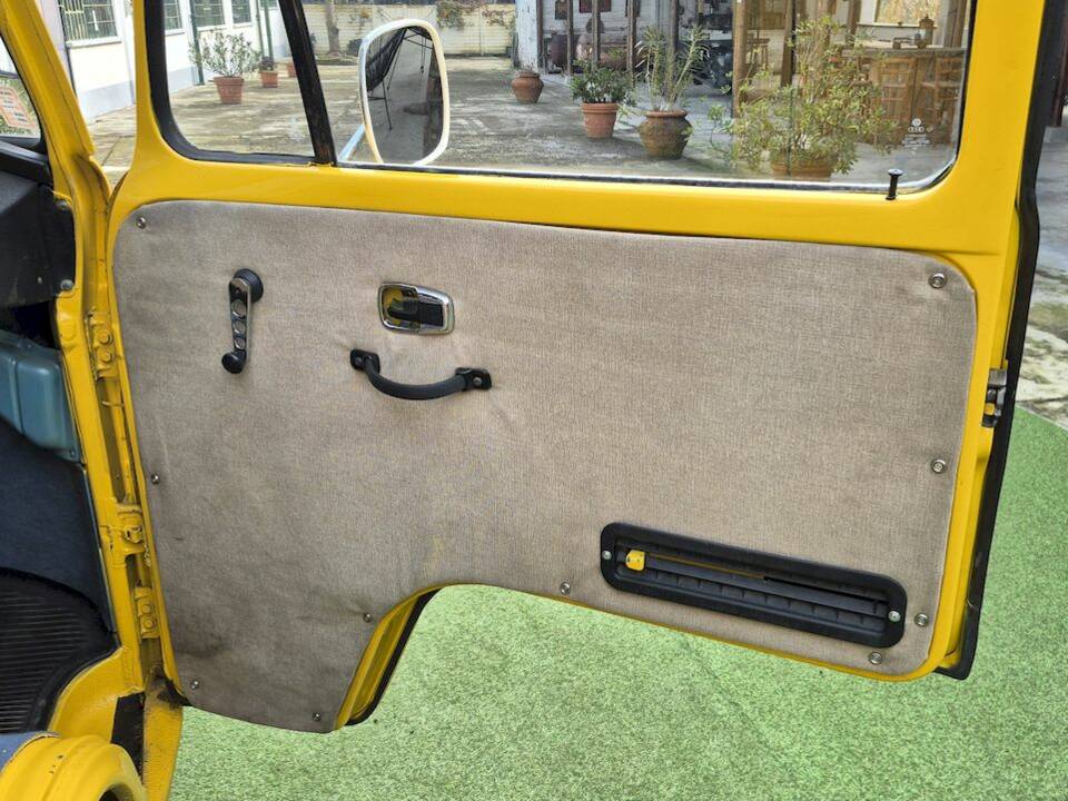Bild 31/50 von Volkswagen T2b Kastenwagen (1976)