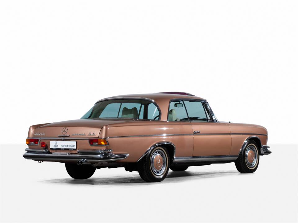 Image 3/57 of Mercedes-Benz 280 SE 3,5 (1971)