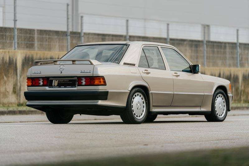 Image 6/69 de Mercedes-Benz 190 E 2.3-16 (1988)
