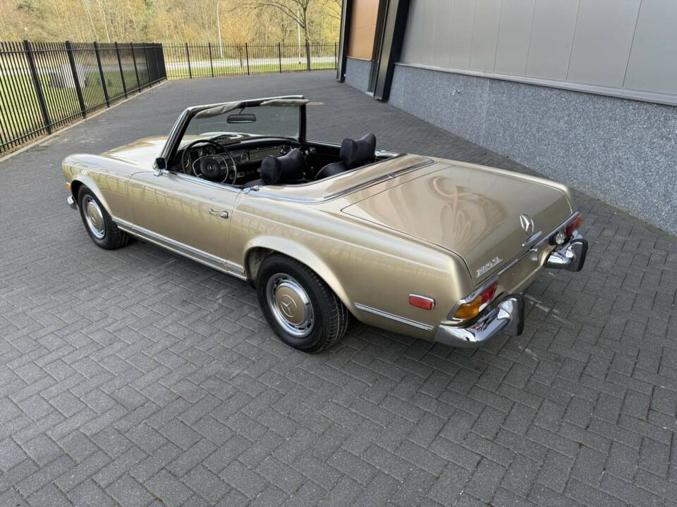 Image 15/49 de Mercedes-Benz 280 SL (1971)