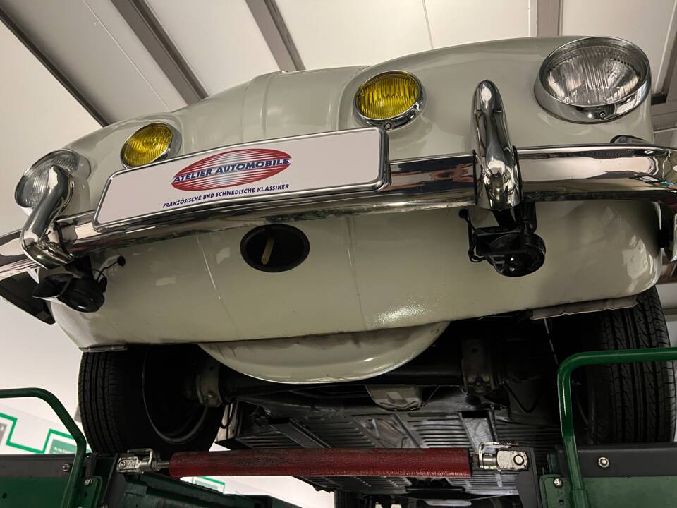 Image 31/37 of Volkswagen Karmann Ghia 1600 L (1968)