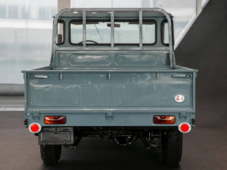 Image 4/12 of Toyota Land Cruiser FJ 45 (1967)