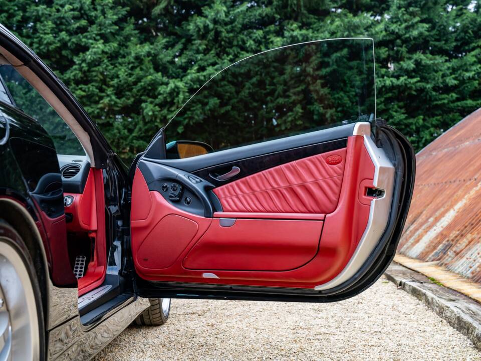 Image 24/47 of Mercedes-Benz SL 600 (2004)