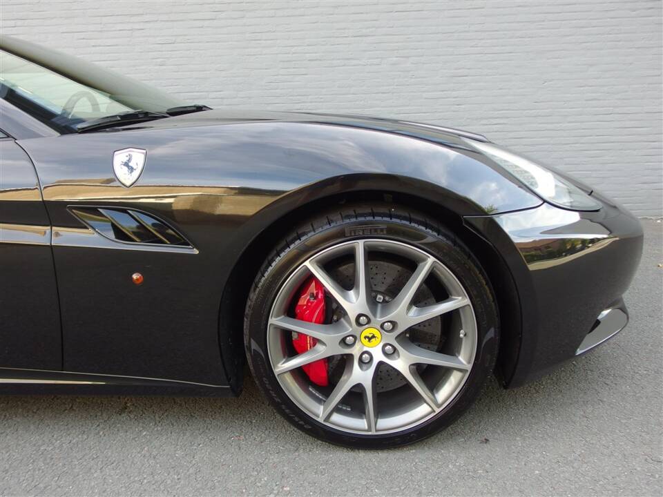 Image 34/100 of Ferrari California (2009)