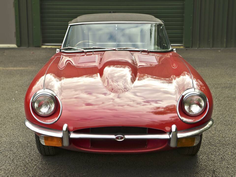 Image 10/49 de Jaguar E-Type (1970)