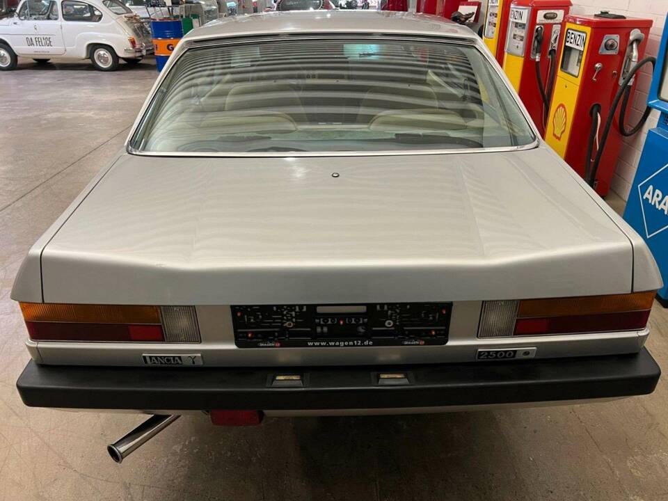 Image 15/19 of Lancia Gamma Coupe 2500 (1978)