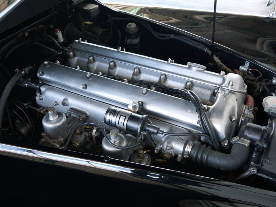 Image 45/48 of Jaguar XK 120 FHC (1954)