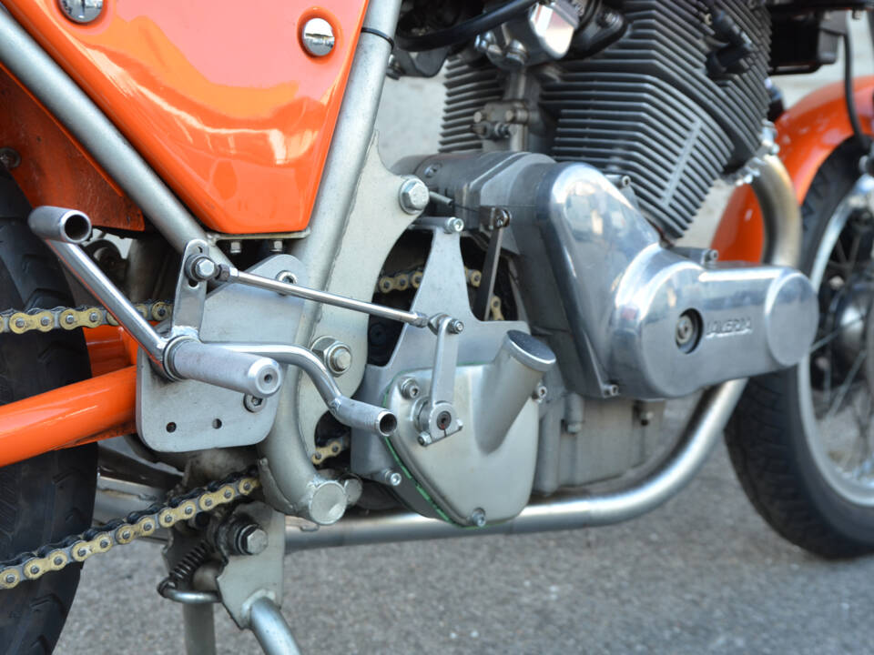 Image 21/36 of Laverda DUMMY (1975)