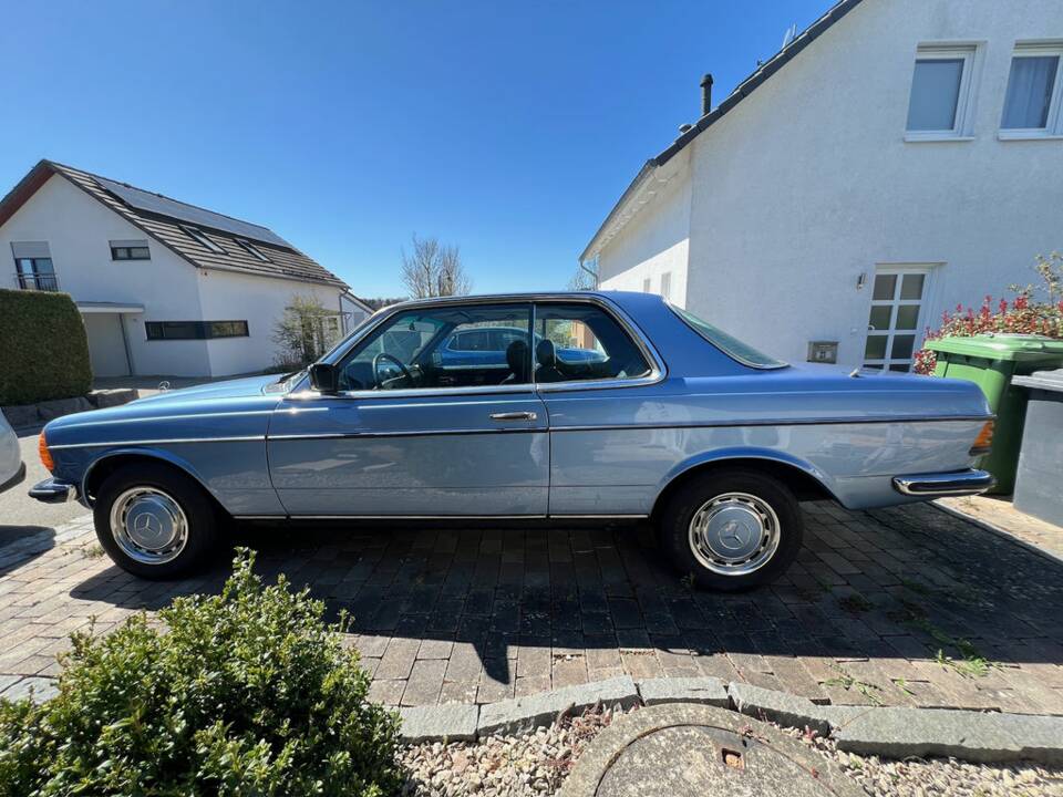 Image 5/8 of Mercedes-Benz 230 CE (1982)