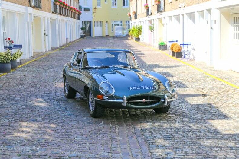 Image 2/50 of Jaguar E-Type 4.2 (1965)