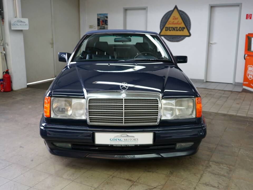 Image 9/33 of Mercedes-Benz 300 CE-24 (1993)