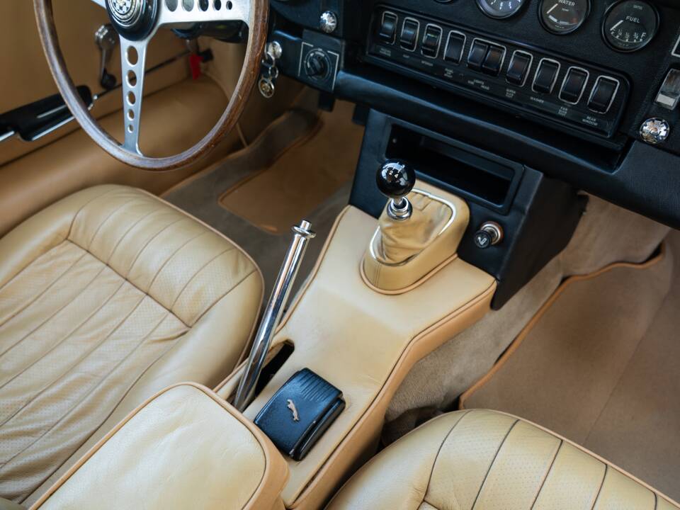 Image 55/78 de Jaguar E-Type (1969)