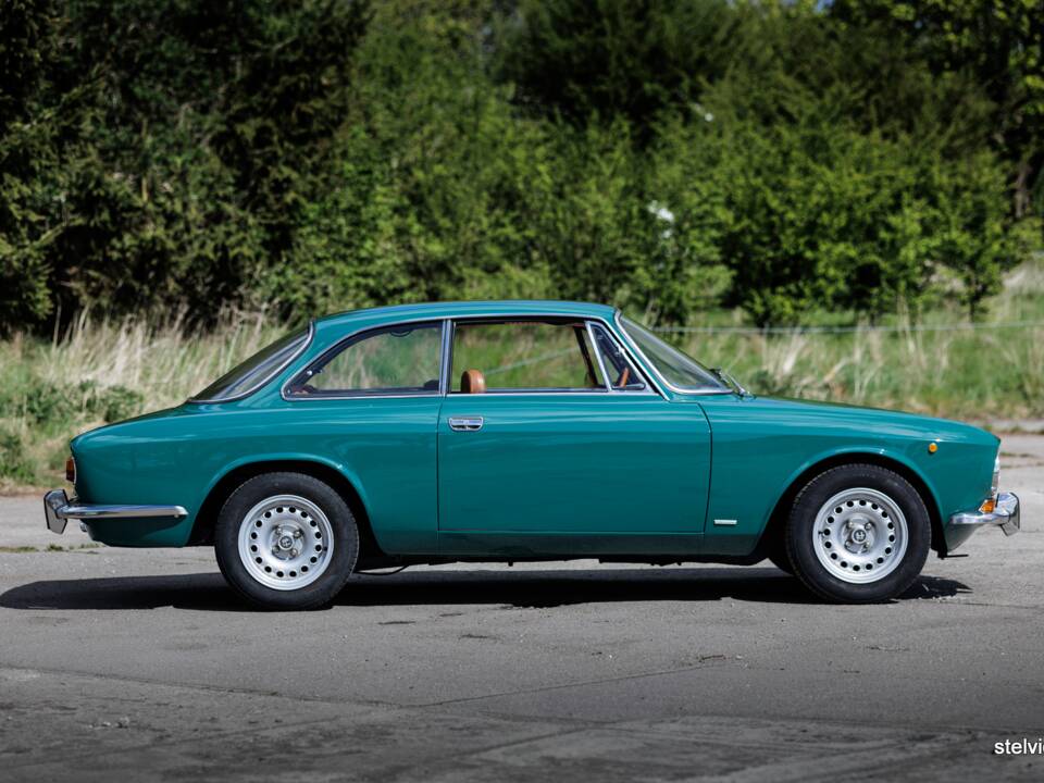 Bild 12/39 von Alfa Romeo 1750 GT Veloce (1971)