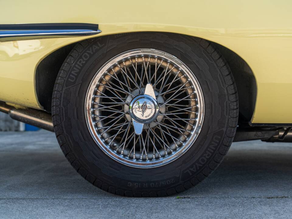 Image 50/78 de Jaguar E-Type (1969)