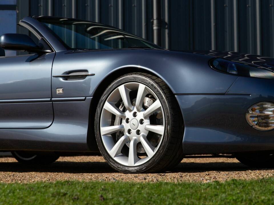 Image 14/50 de Aston Martin DB 7 Vantage Volante (2003)