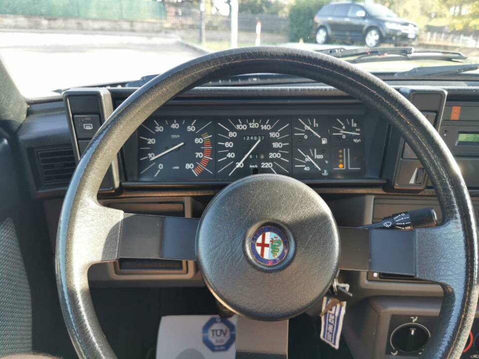 Image 6/45 of Alfa Romeo 75 1.8 (1987)